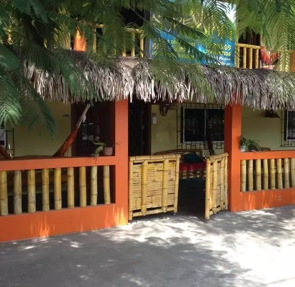 Retkeilymaja Hostal Surf Olón