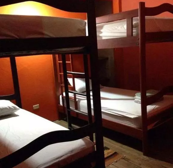 Retkeilymaja Hostal Surf Olón