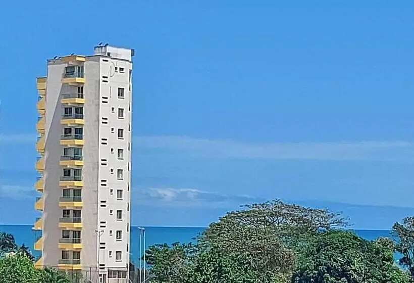 Hotelli Almond Beach