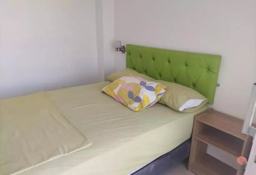 Hotelli Almond Beach