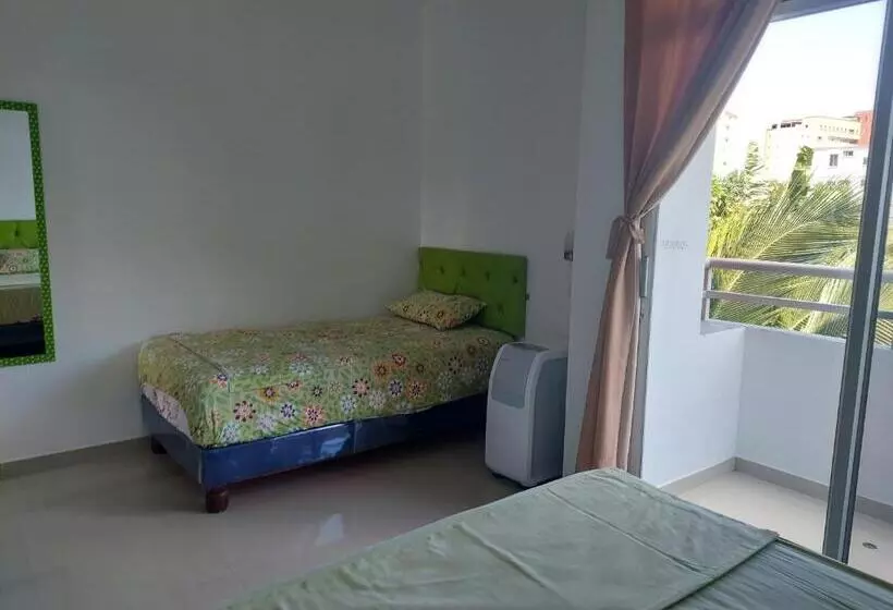 Hotelli Almond Beach