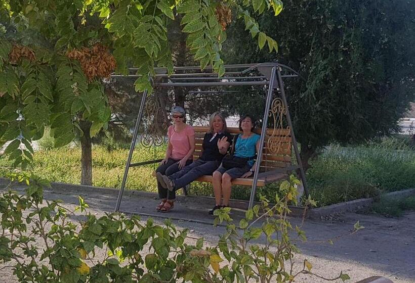 Отель Shokhjakhon