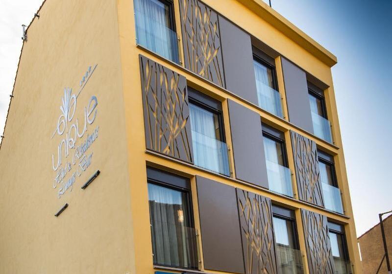 בית מלון כפרי Unique Hôtel Résidence & Spa