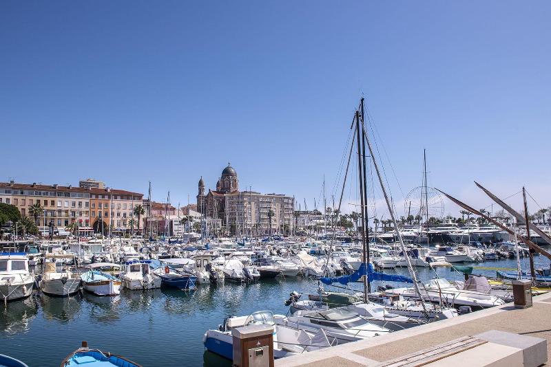 בית מלון כפרי Unique Hôtel Résidence & Spa