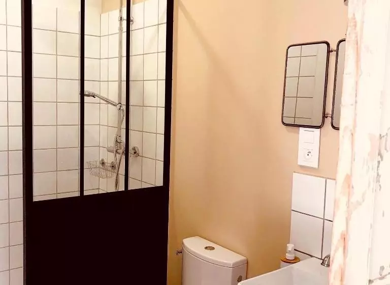 ベッドアンドブレックファースト Maison D Hôtes La Villa Madeleine