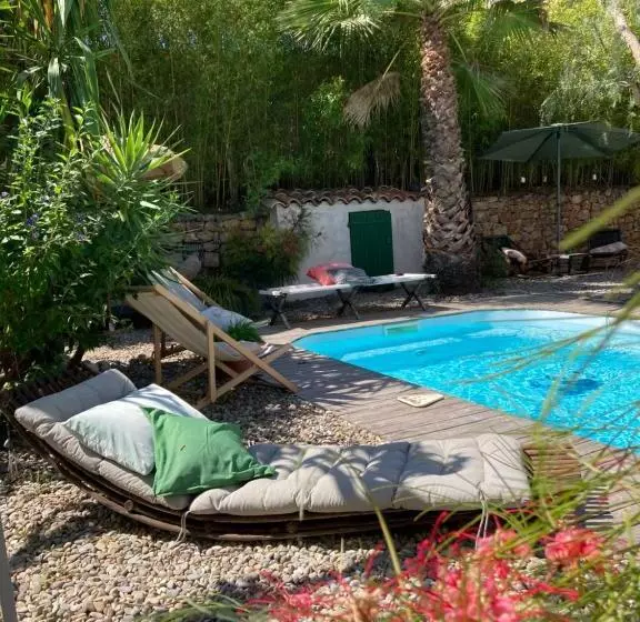 ベッドアンドブレックファースト Maison D Hôtes La Villa Madeleine