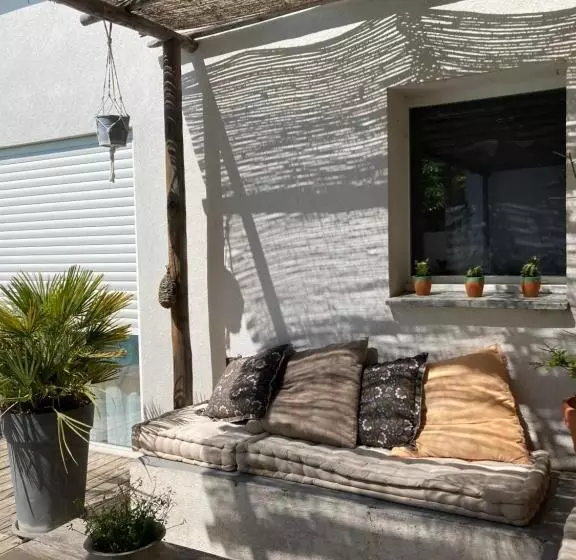 ベッドアンドブレックファースト Maison D Hôtes La Villa Madeleine