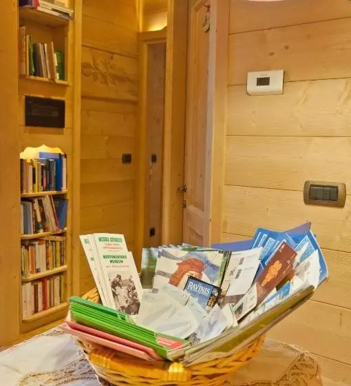 تختخواب و صبحانه Profum Di Bosc