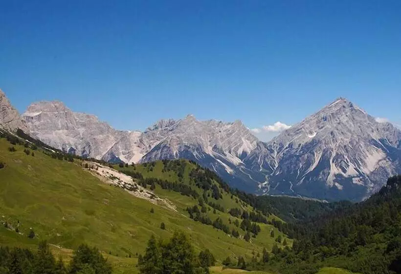 ホテル Albergo Dolomiti