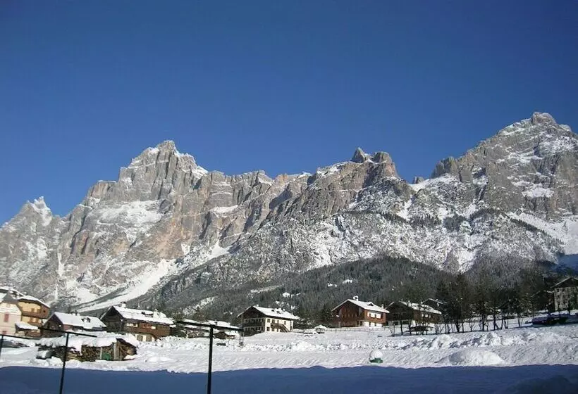 ホテル Albergo Dolomiti