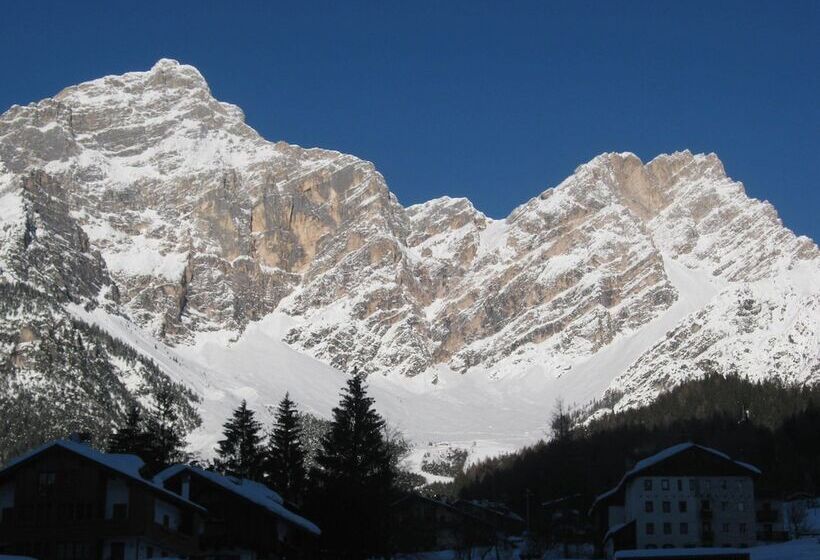 בית מלון כפרי Albergo Dolomiti
