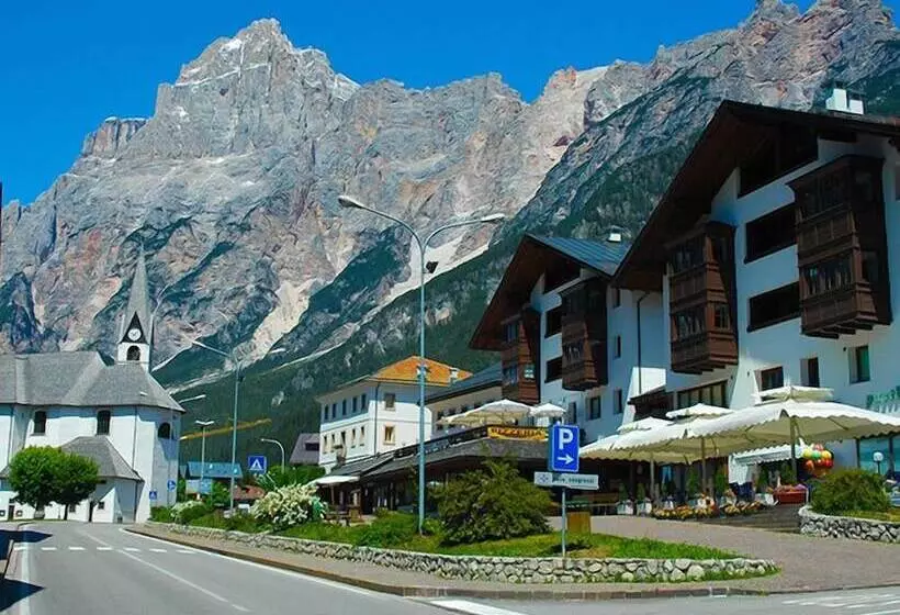 ホテル Albergo Dolomiti