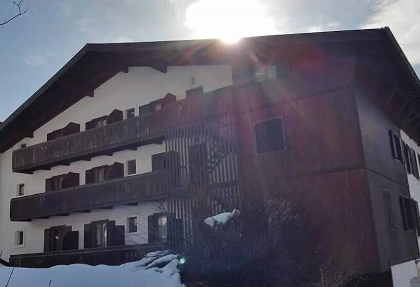 ホテル Albergo Dolomiti
