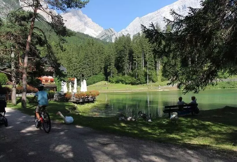 ホテル Albergo Dolomiti