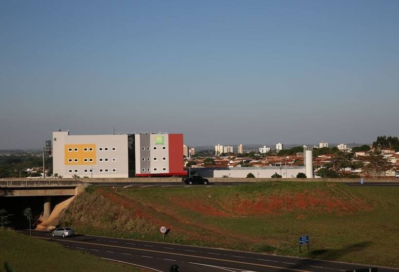 בית מלון כפרי Ibis Styles Birigui