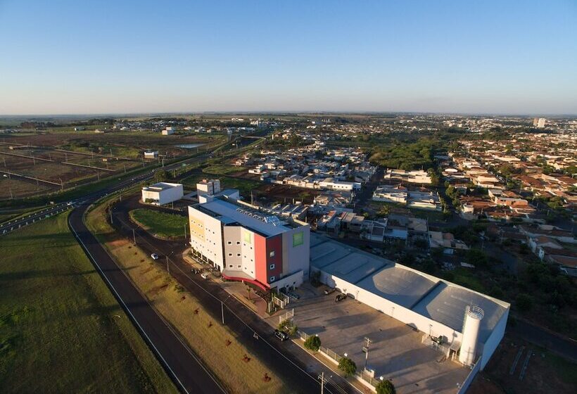 בית מלון כפרי Ibis Styles Birigui