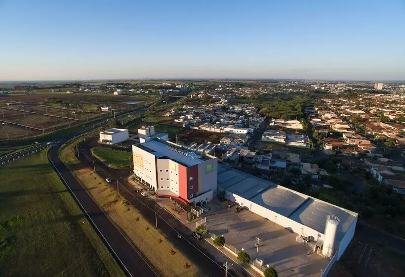 ホテル Ibis Styles Birigui