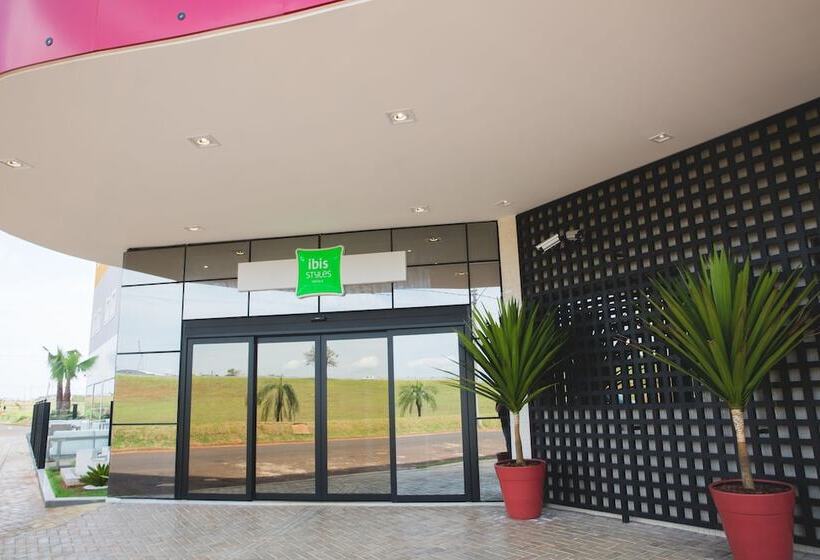 בית מלון כפרי Ibis Styles Birigui