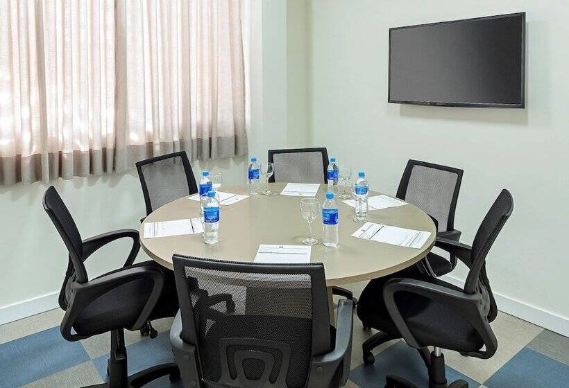 בית מלון כפרי Ibis Styles Birigui