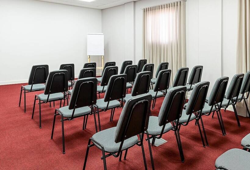 בית מלון כפרי Ibis Styles Birigui