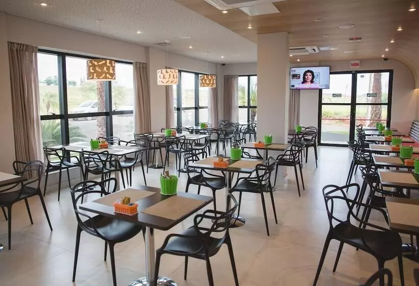 ホテル Ibis Styles Birigui