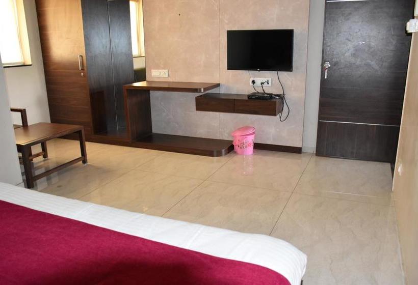 בית מלון כפרי Om Palace And Party Plot