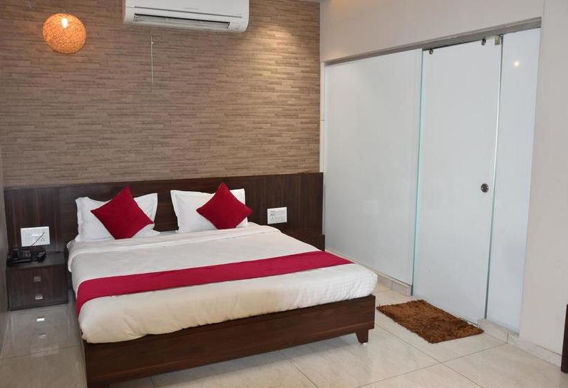 בית מלון כפרי Om Palace And Party Plot