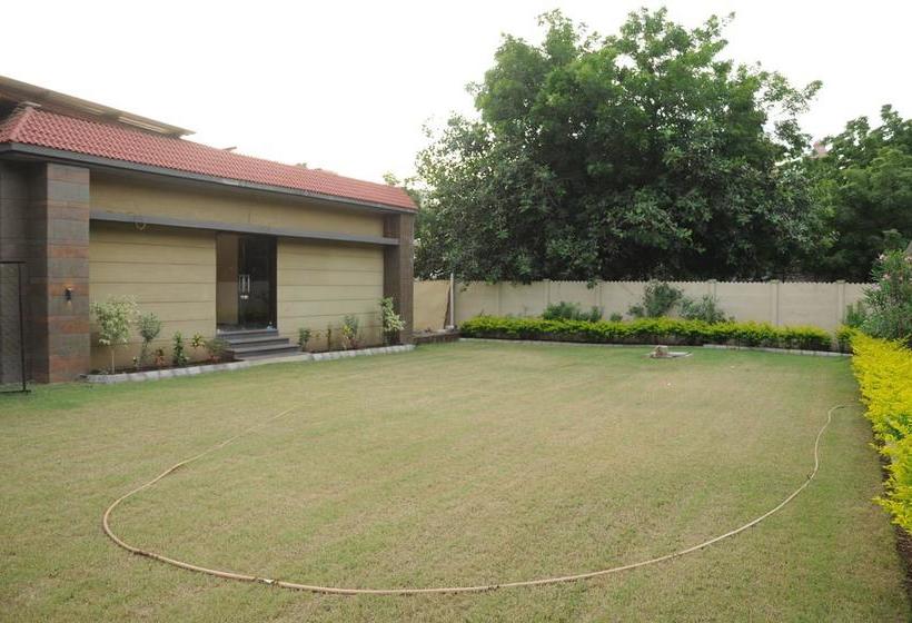 בית מלון כפרי Om Palace And Party Plot