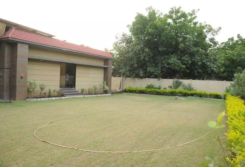 ホテル Om Palace And Party Plot