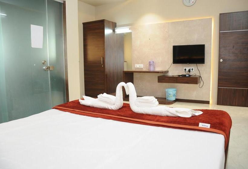 בית מלון כפרי Om Palace And Party Plot