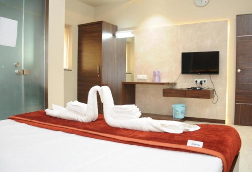 בית מלון כפרי Om Palace And Party Plot