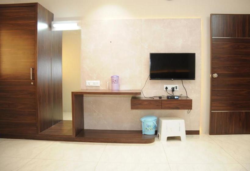 בית מלון כפרי Om Palace And Party Plot