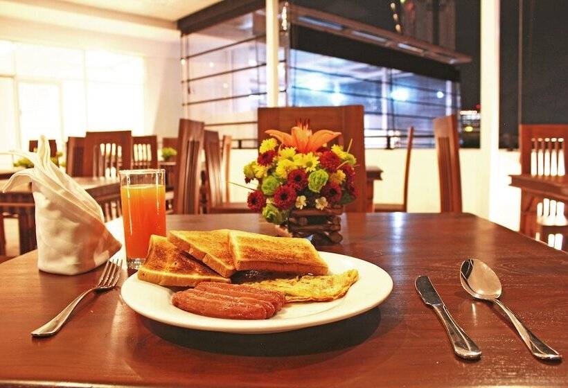 فندق Thilhara Days Inn