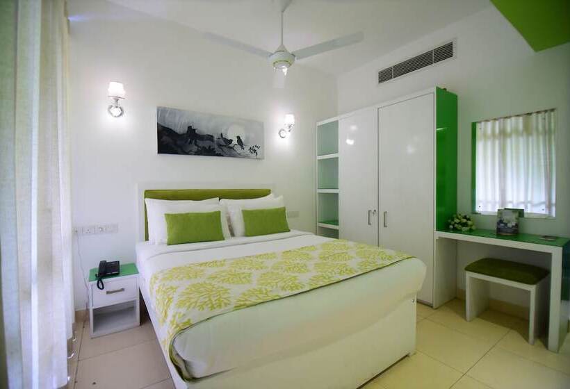 فندق Thilhara Days Inn