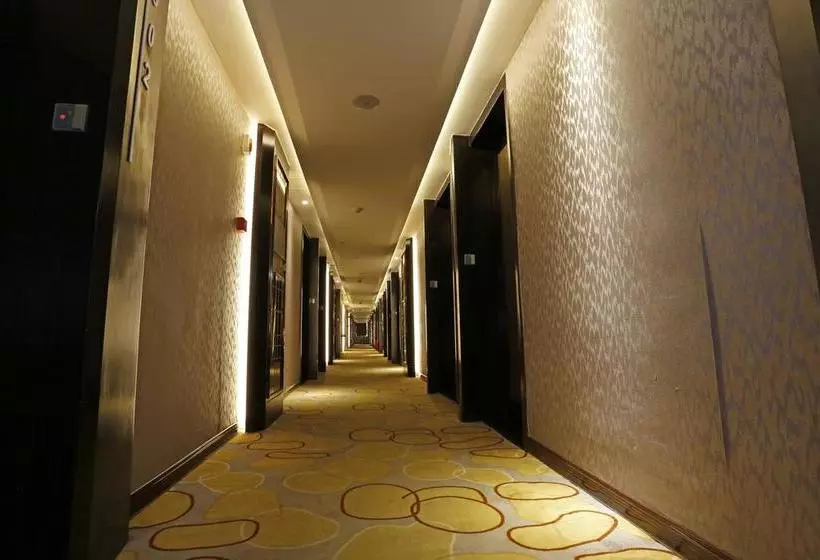 هتل Zhanjiang Jiali International