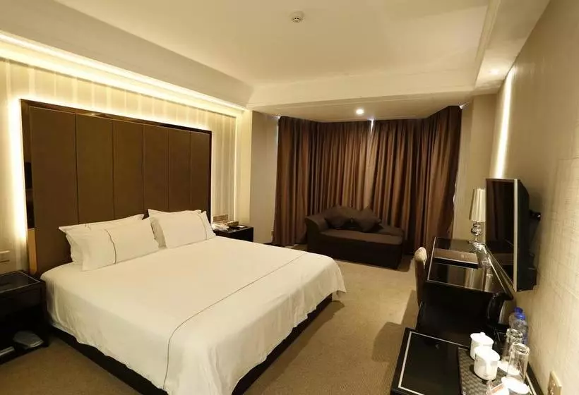 هتل Zhanjiang Jiali International