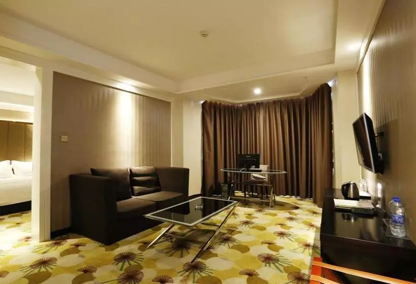 هتل Zhanjiang Jiali International