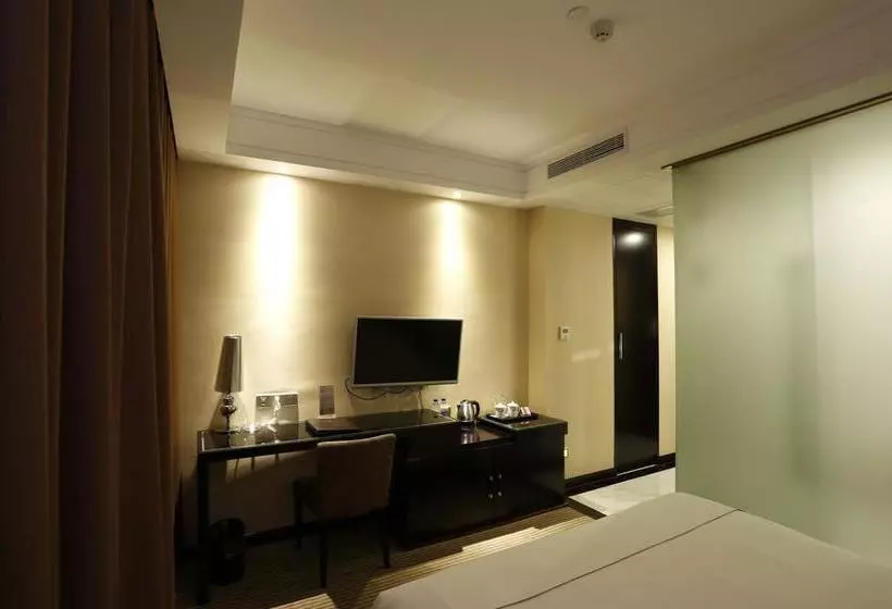 هتل Zhanjiang Jiali International