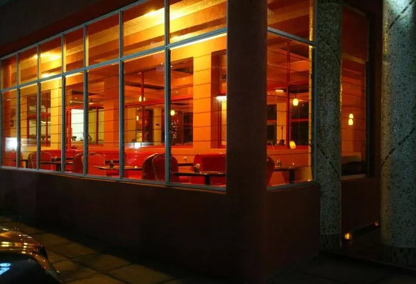 تختخواب و صبحانه Airport Seasons