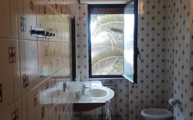 تختخواب و صبحانه Sea Garden Rooms