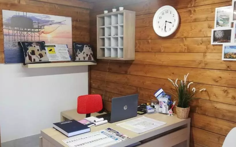 تختخواب و صبحانه Sea Garden Rooms