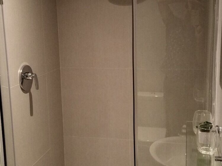 ベッドアンドブレックファースト The Vibe Dorp Street