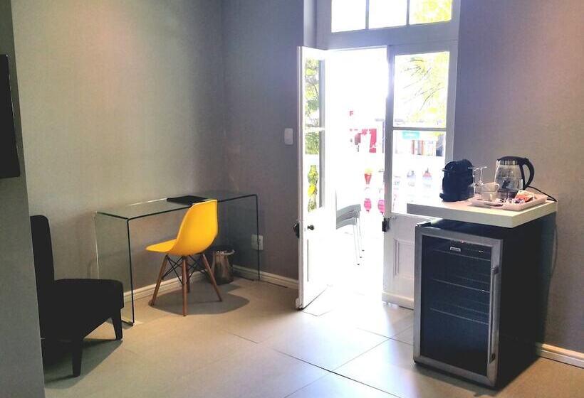 ベッドアンドブレックファースト The Vibe Dorp Street