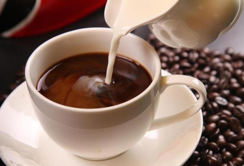 Отель Court Park