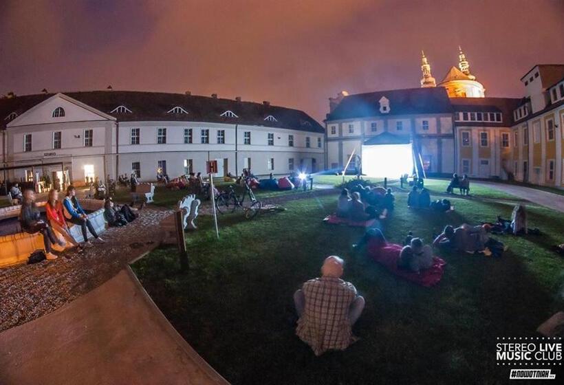 Отель Court Park