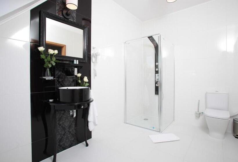 Отель Court Park