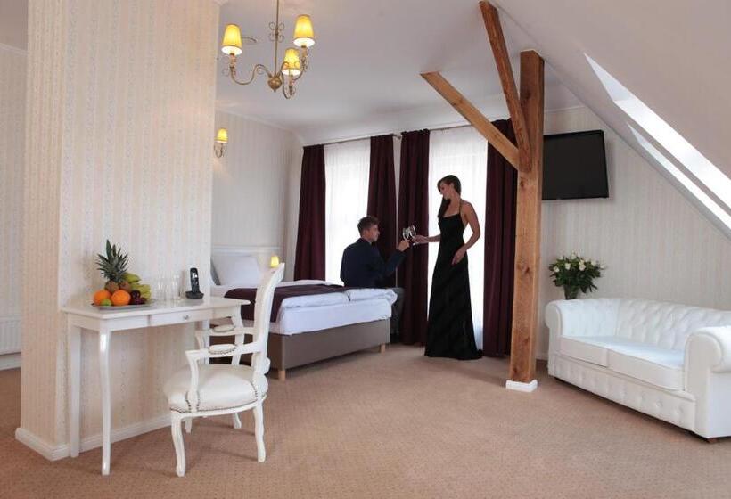 Отель Court Park