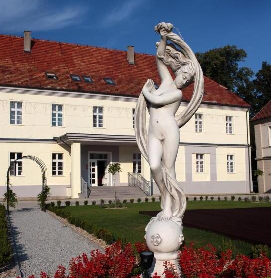 Отель Court Park