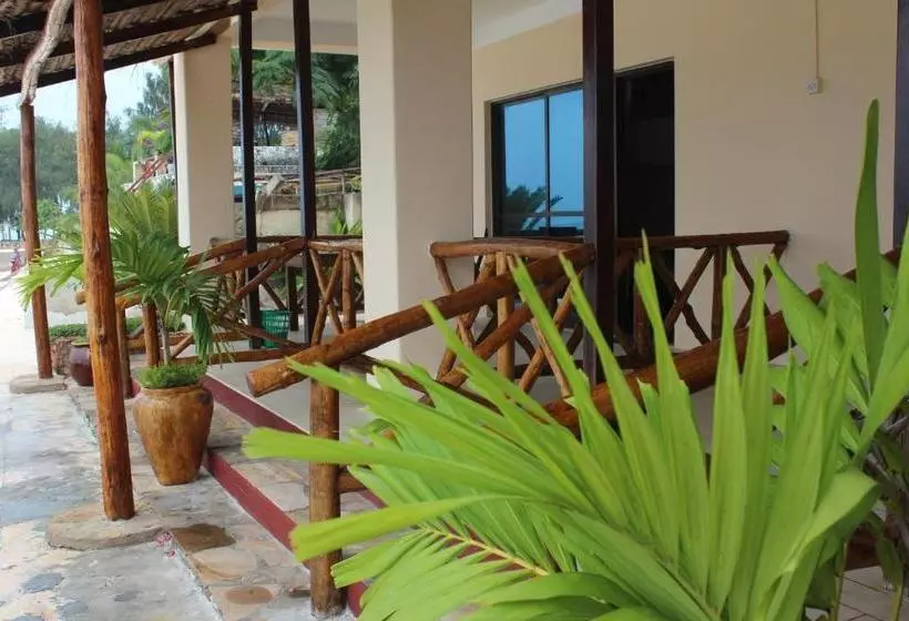 تختخواب و صبحانه Faridu Beach Bungalows