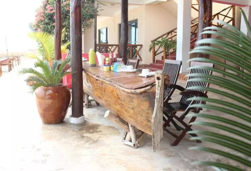 تختخواب و صبحانه Faridu Beach Bungalows